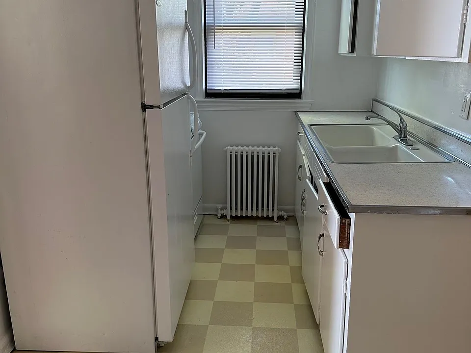 906 Fairview Ave Apartments, LLC