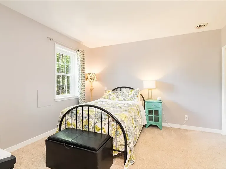 700 Victorian Ct — Photo 31