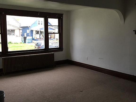 5th image of 460 Dartmouth Ave