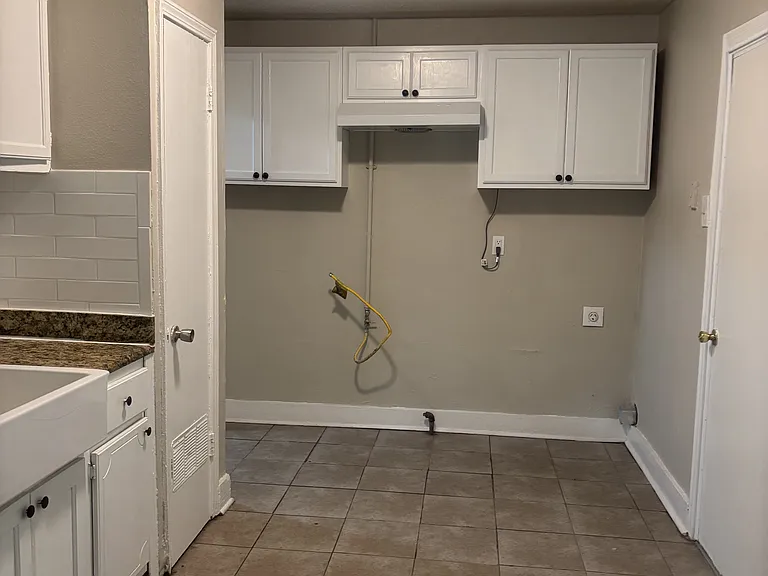 375 Joubert Ave — Photo 4