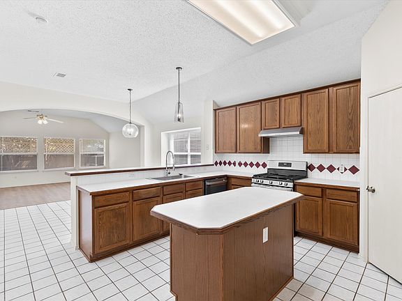 5th image of 5200 China Berry Dr