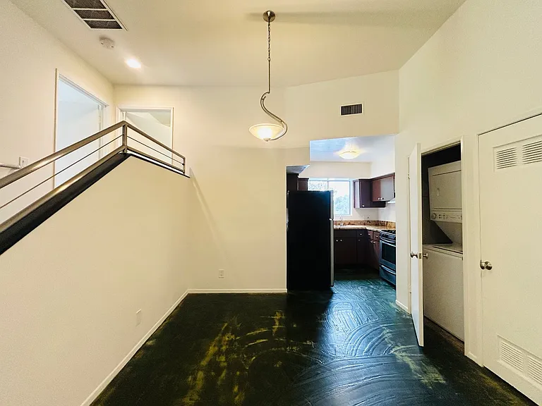 2339 Hyperion Apartments — Photo 2