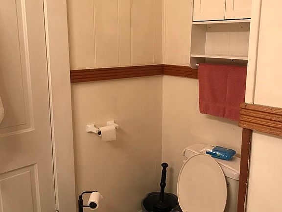 3rd image of 417 Belmont Ave APT C
