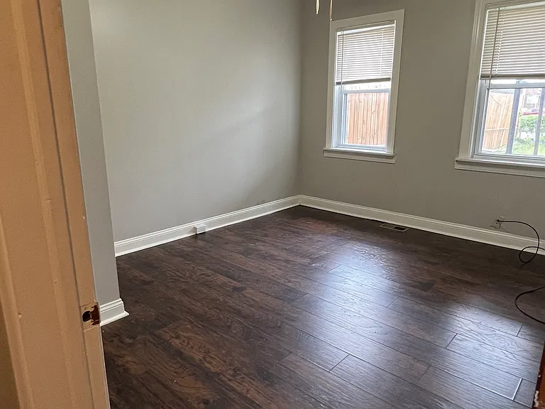1051 Desoto Rd — Photo 9