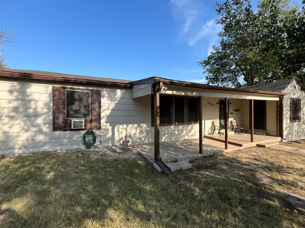 4403 4th St, Greenville, TX 75401