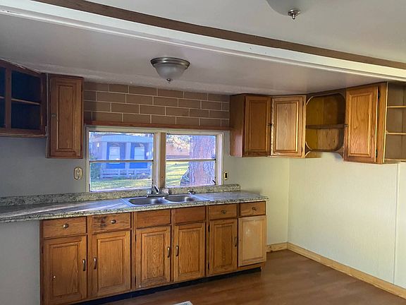 4th image of 430 Warren St