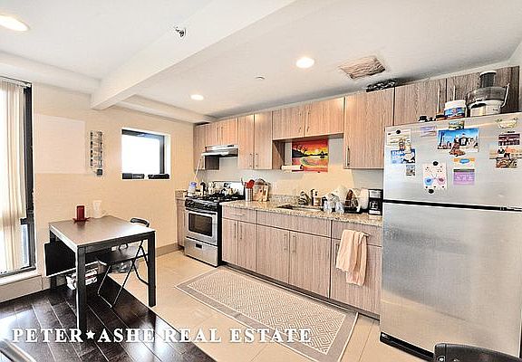 4th image of 203 E 121st St APT 602