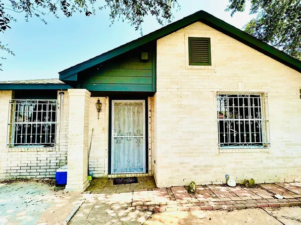 2717 Remington Dr, Laredo, TX 78043