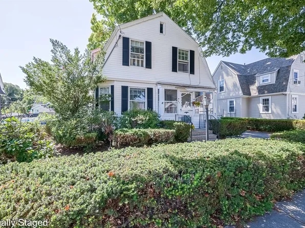 62 Greenfield St, Lawrence, MA 01843
