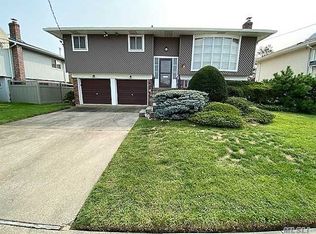 63 Harris Dr, Oceanside, NY 11572