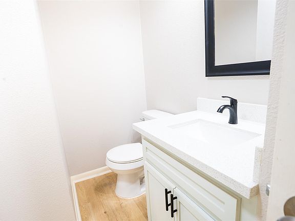 4th image of 1007 Sycamore St