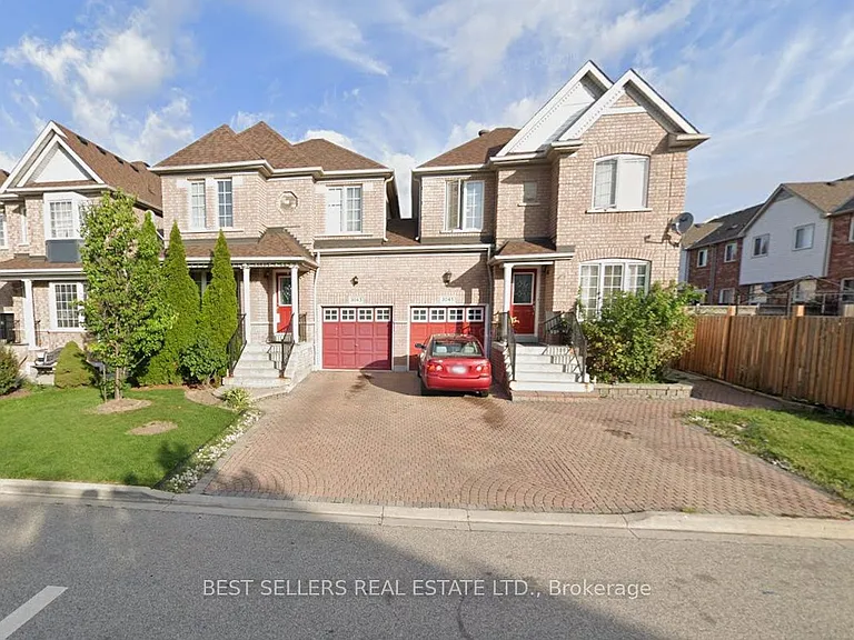3045 Hawktail Cres — Photo 1