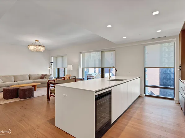 200 East 21st Street image 6 of 48