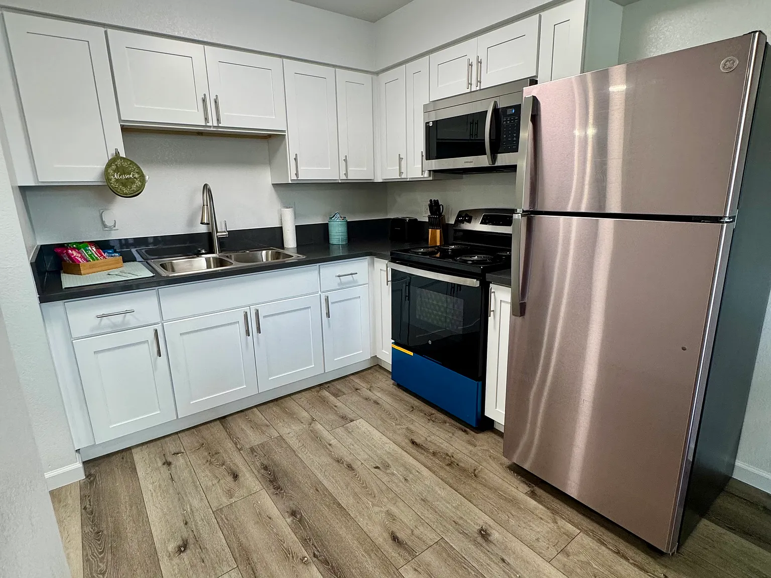 Maple Palace Luxury Apartments — Photo 4