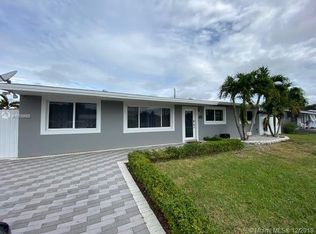 10465 SW 42nd Ter, Miami, FL 33165