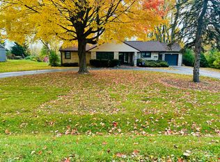 7000 S Phyllis Ln, Franklin, WI 53132
