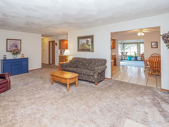 18495 9 1-2 Mile Rd-104