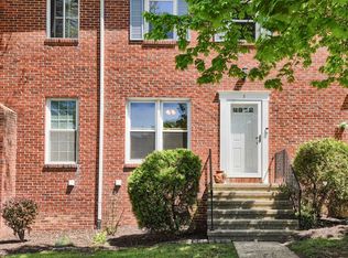 2 Fairfax Vlg S, Harrisburg, PA 17112