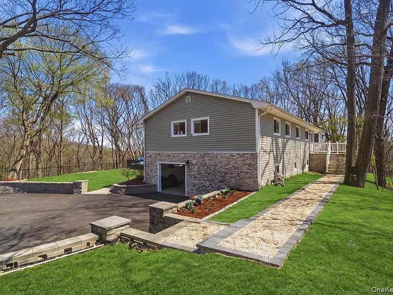 263 Oyster Bay Rd — Photo 39