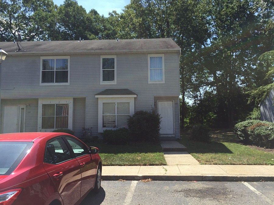 1st image of 137 Woodlake Manor Dr