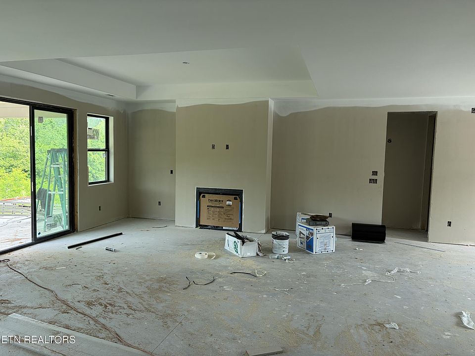 2nd image of 103 Chestnut Oak Ct