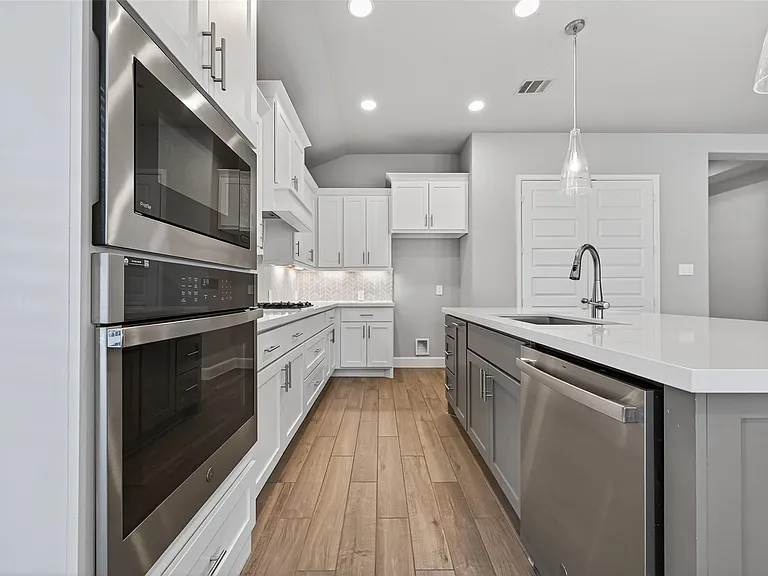 15330 Legacy Park Way — Photo 18