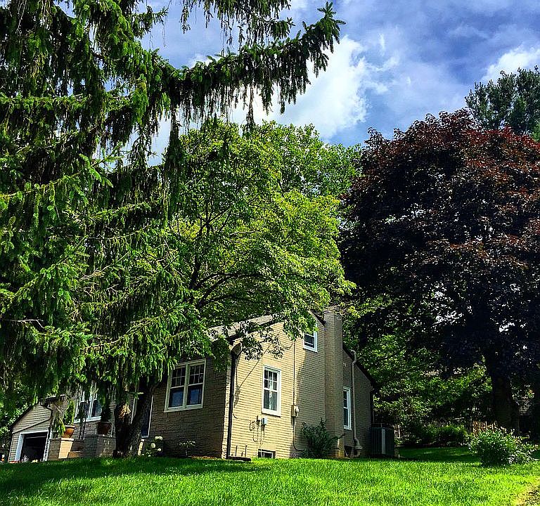1st image of 242 Edgewood Dr