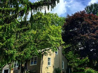 242 Edgewood Dr, New Holland, PA