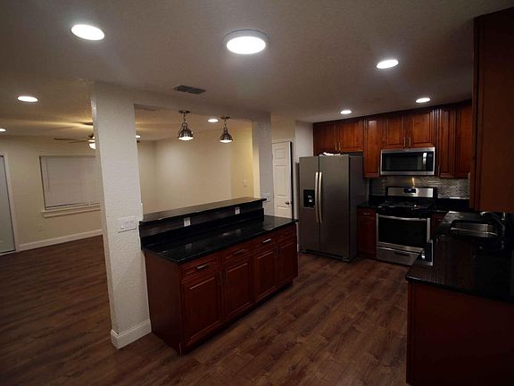 2nd image of 5812 Harcourt Ave