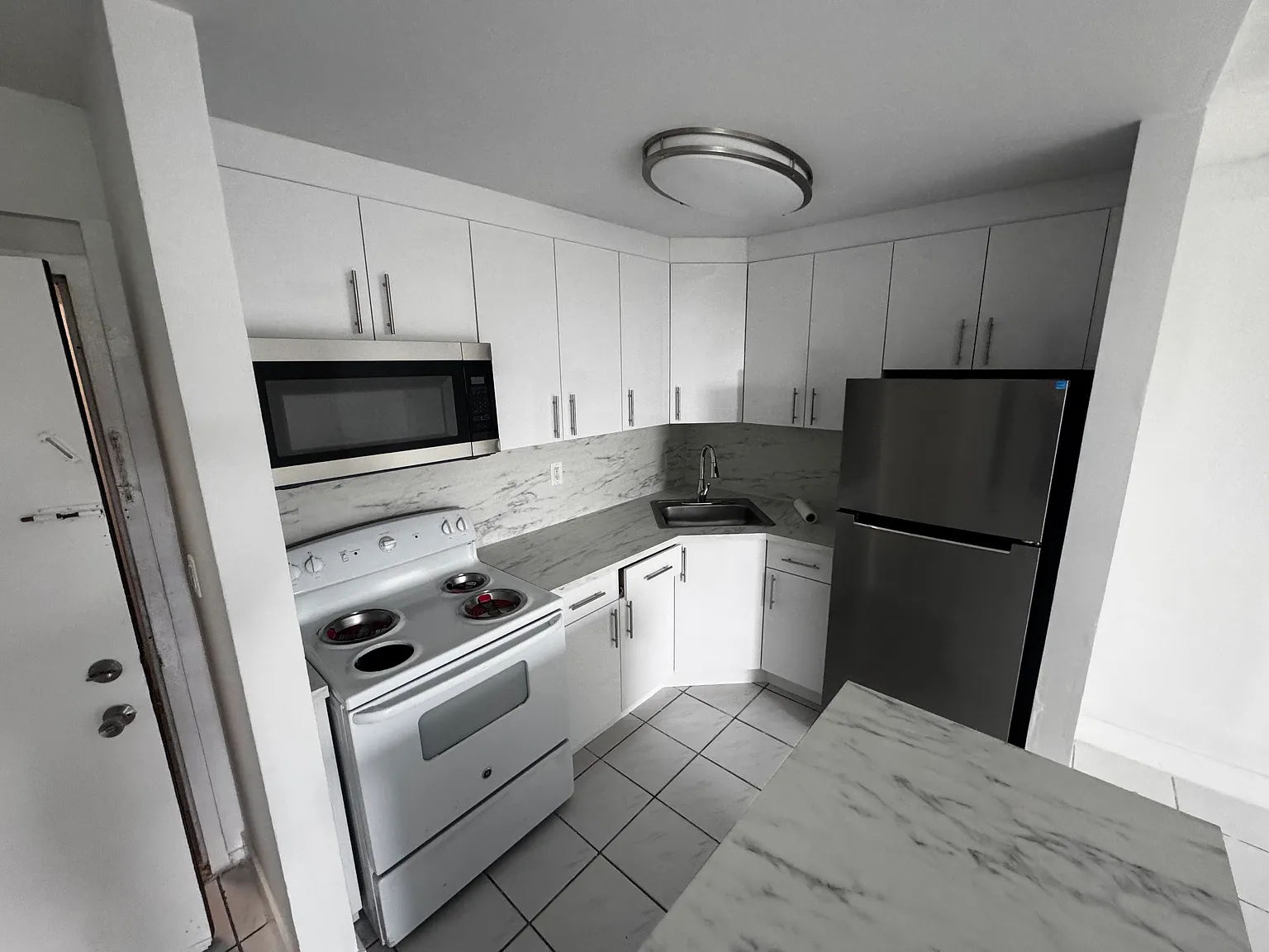 1 bed, 900 sqft, $1,850 — Photo 3