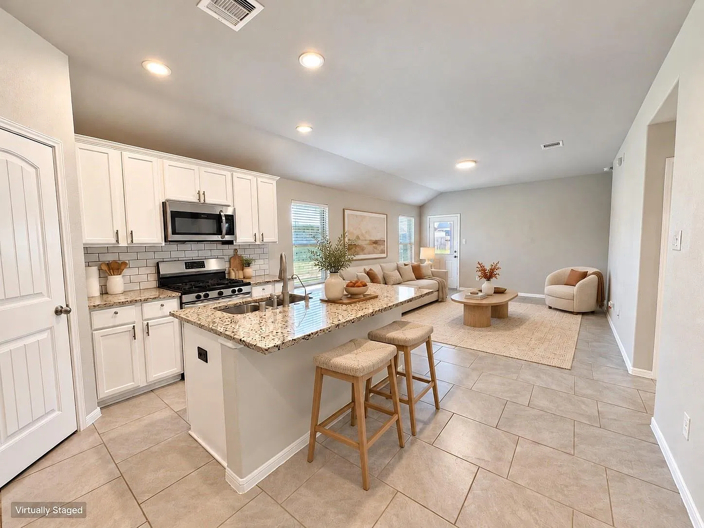 3 bed, 2.0 bath, 1327 sqft, $2,100 — Photo 2