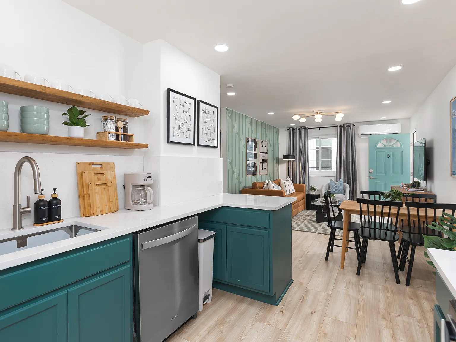 2 bed, 770 sqft, $3,000 — Photo 3