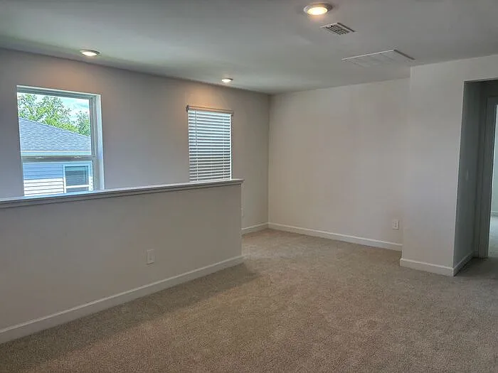 424 Luna Ln — Photo 14