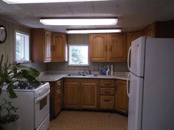 2nd image of 116 N School St