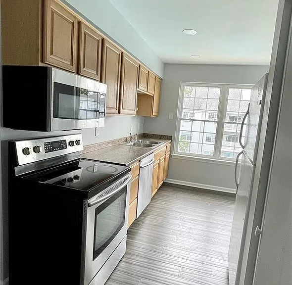 620 Shoreham Ct #304 — Photo 6