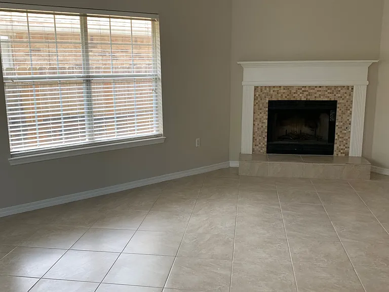 4650 Windstarr Dr — Photo 9