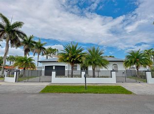 1305 SW 102nd Pl, Miami, FL 33174