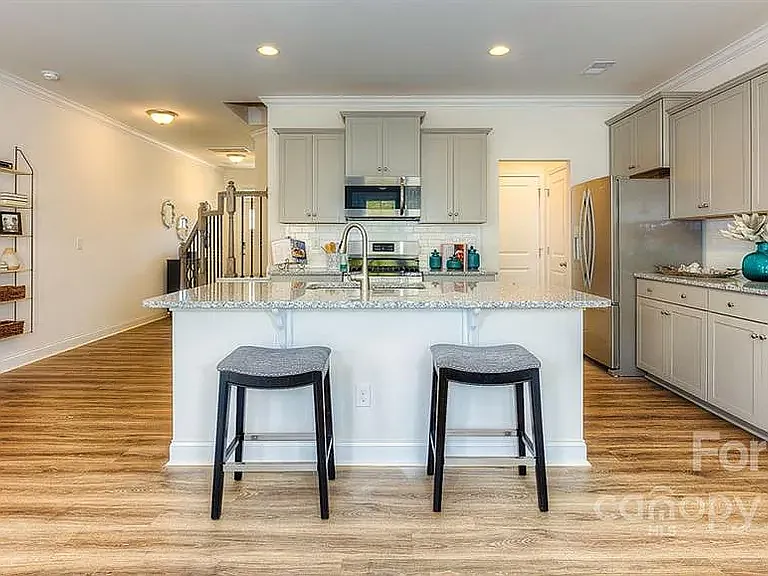 131 Creekview Rd — Photo 7