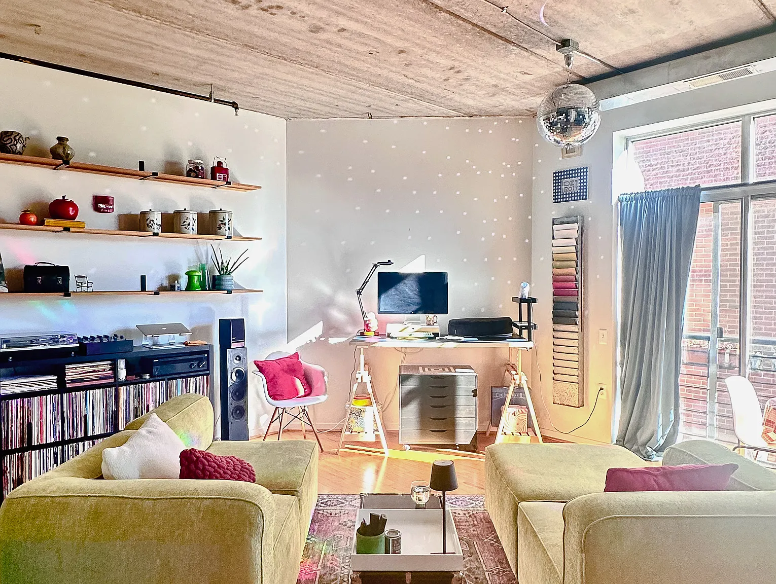 1 bed, 860 sqft, $1,949 — Photo 3