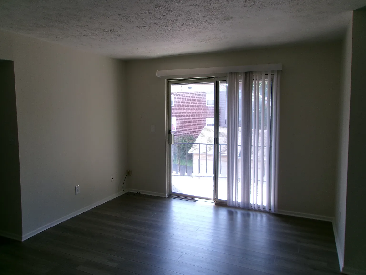 2 bed, 1.5 bath, 950 sqft, $1,325 — Photo 3