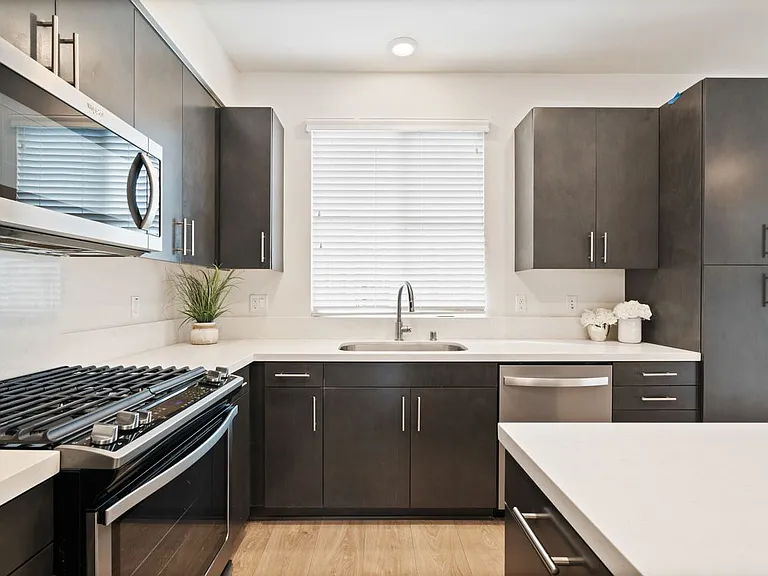 2700 E Chaucer St #14 — Photo 16