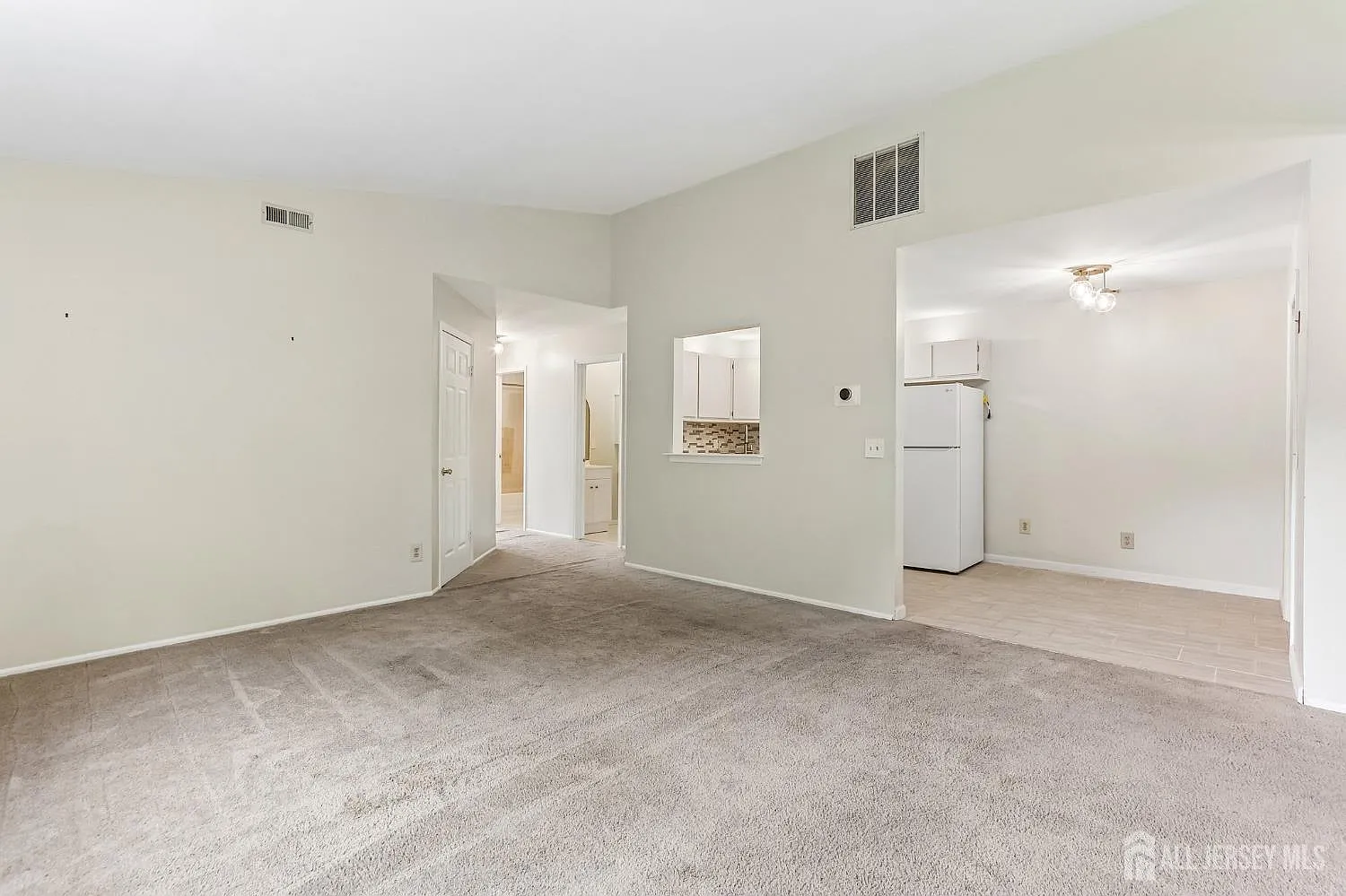 2 bed, 1.5 bath, 1082 sqft, $2,400 — Photo 3