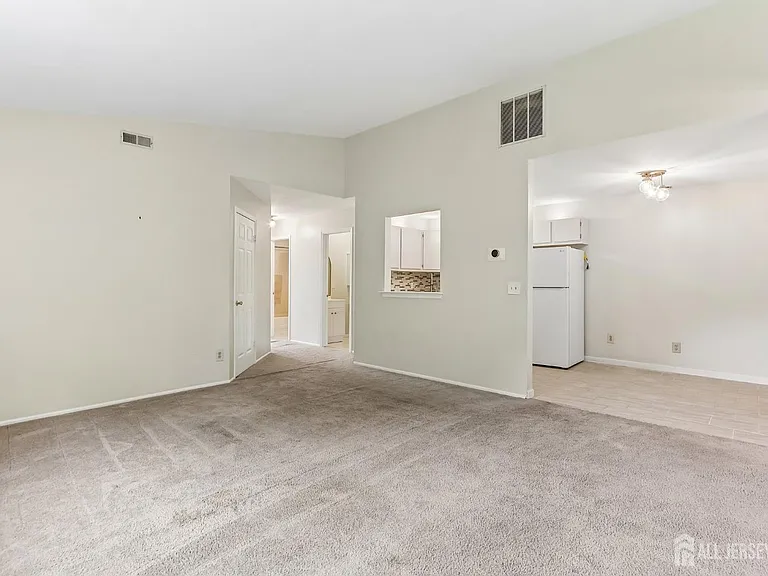 4 Chelsea Dr — Photo 3