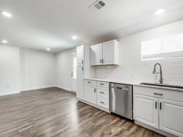 406 Worthway Dr, Grand Prairie, TX 75051