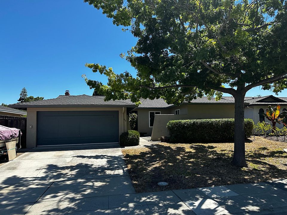 Street view--2 car garage, 2 car parking in driveway, ample street parking