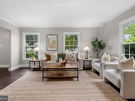 5th image of 427 Yorkshire Dr