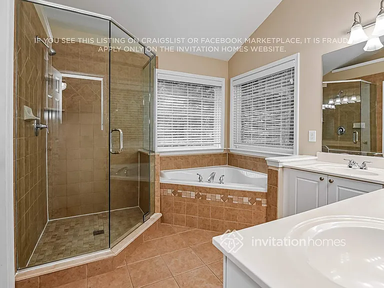 940 Island Bluff Ln — Photo 11