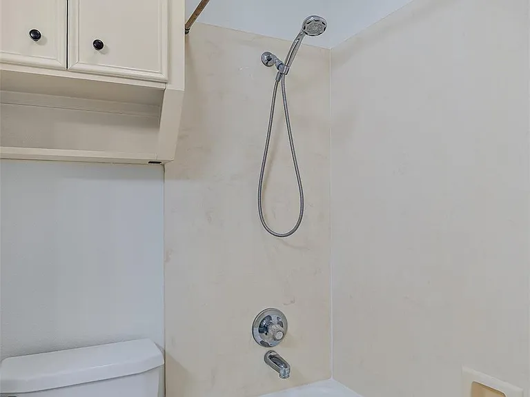 1435 Williamsburg Dr — Photo 17