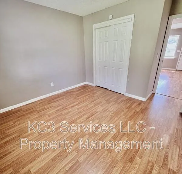 2601 NW Frances St — Photo 8