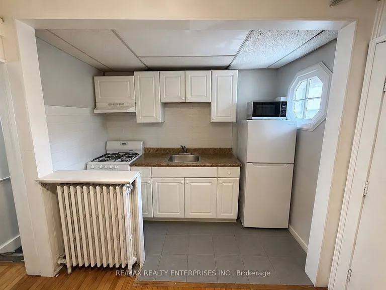 156 James St S #5 — Photo 1